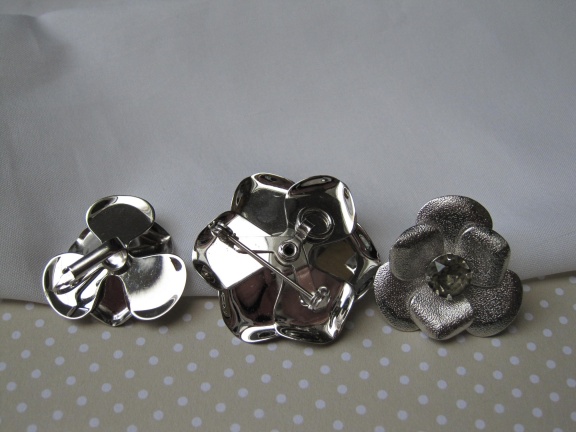 Broche/hanger en oorbellen set Sarah Coventry roos met green ice rijnsteen. - Afbeelding 5