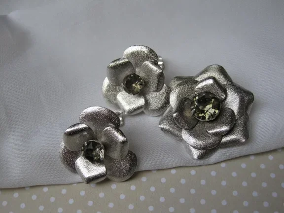 Broche/hanger en oorbellen set Sarah Coventry roos met green ice rijnsteen. - Afbeelding 6
