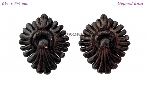 2 Klokkast ornamentjes = hout ( geperst) =36591