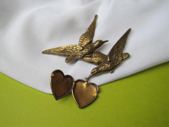 Broche medaillon antiek hart aan vogels 7.6x8.8 cm - Afbeelding 2