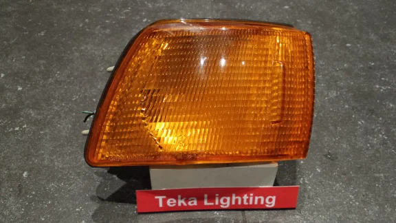 Mitsubishi Galant IV (88-93) Knipperlicht Indicator Koito 210-37558 Rechts Used - nr. 1