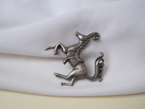 Broche antiek zilverkleurig circus parade paard 4.2x4.6 cm - Afbeelding 3