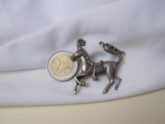 Broche antiek zilverkleurig circus parade paard 4.2x4.6 cm - Afbeelding 4