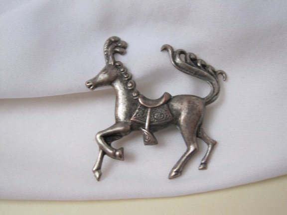 Broche antiek zilverkleurig circus parade paard 4.2x4.6 cm - Afbeelding 5