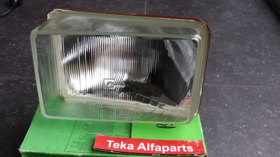 Seat Fura II Koplamp Valeo 061763 Links H4 RHD NOS - nr. 1