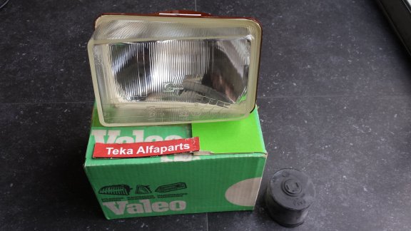 Seat Fura Type II Koplamp Valeo 061761 Links RHD NOS - nr. 1