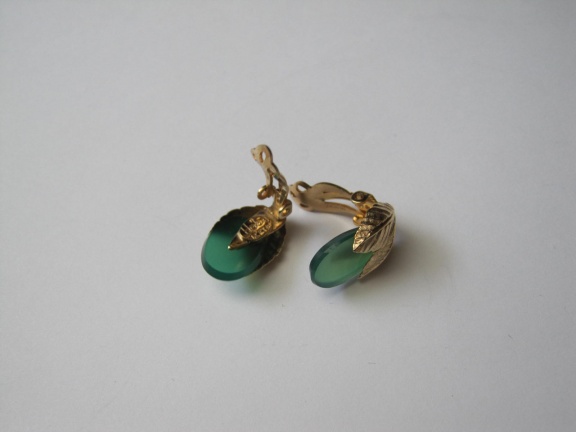 Set broche en oorbellen Hobé 12Kt Gf verguld met groen "glas"stenen. - Afbeelding 7