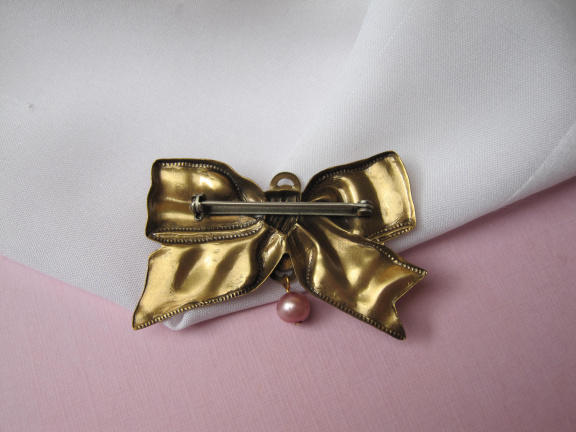 Broche goudkleurig strikmodel roze aurora en zoetwater parel kraal 4.8x3.1 cm. - Afbeelding 4