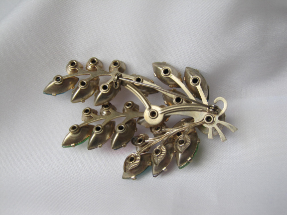 Broche Judy Lee vermeille kleurig bloemen takje met gekleurde kristal rijnstenen 7.4x4.9 cm. - Afbeelding 3