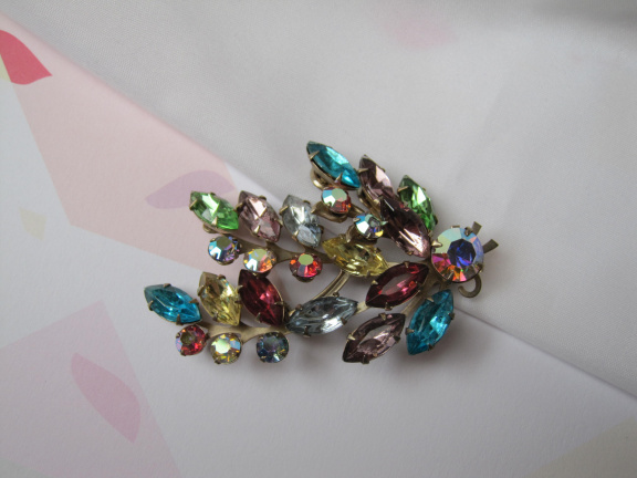 Broche Judy Lee vermeille kleurig bloemen takje met gekleurde kristal rijnstenen 7.4x4.9 cm. - Afbeelding 5