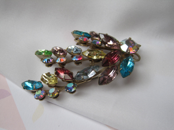 Broche Judy Lee vermeille kleurig bloemen takje met gekleurde kristal rijnstenen 7.4x4.9 cm. - Afbeelding 6