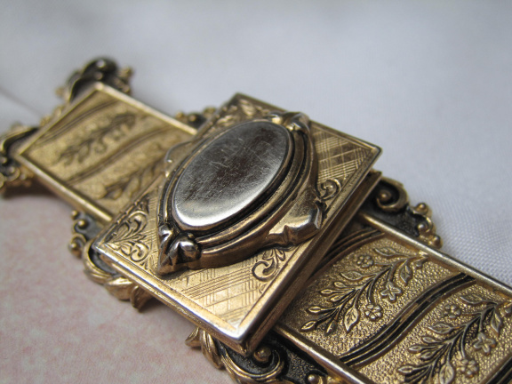 Broche medaillon antiek goudkleurig met zilverkleurig frontje 7.6x2.8 cm - Afbeelding 8