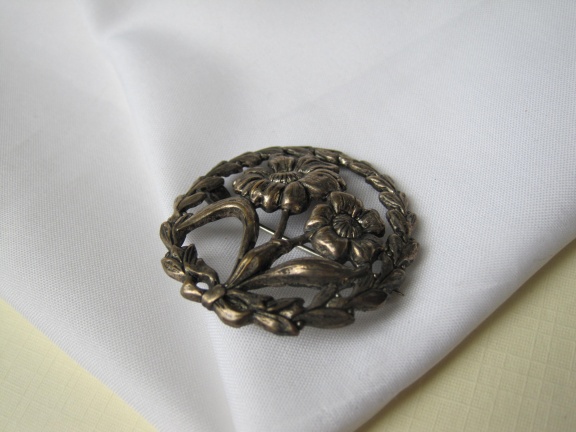 Broche antiek verzilverd bloemen in krans 3.8 cm - Afbeelding 3