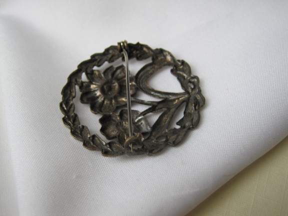 Broche antiek verzilverd bloemen in krans 3.8 cm - Afbeelding 4
