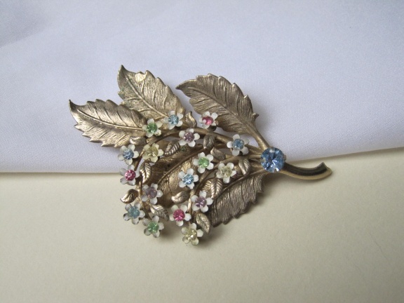 Broche goudkleurig blad en emaille bloemetjes met rijnsteentje 7.4x4.1 cm - Afbeelding 7