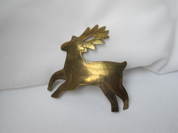 Broche koperen metaal gesiceleerd rendier 8.2x8.0 cm. - nr. 1