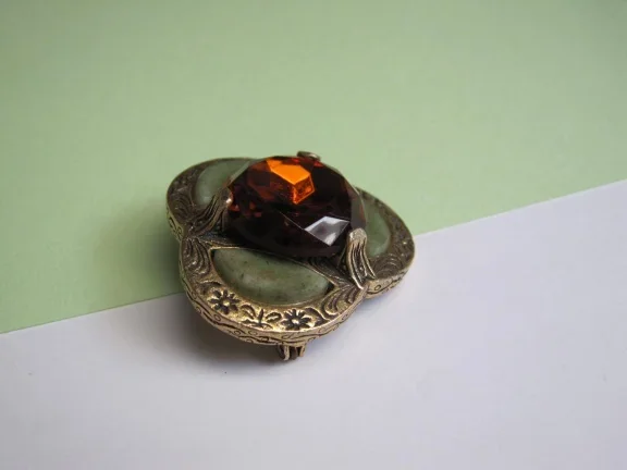Broche Miracle groene agaat glas en cognackleur glassteen/ celtic - nr. 1