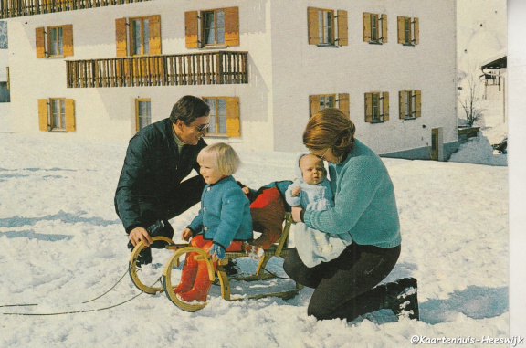 Beatrix en Claus met de kinderen Lech 1970 - nr. 1
