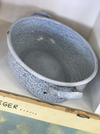 vintage grijsgwolkte schaal met handvatten - Afbeelding 2