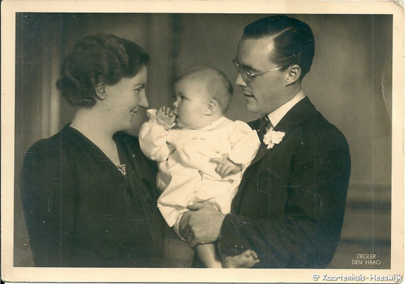 Juliana, Bernhard en Beatrix kerstmis 1938 - nr. 1