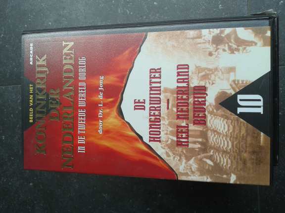 Beeld van het Koninkrijk der Nederlanden in WOII - VHS box - Dr. L. de Jong - Afbeelding 2