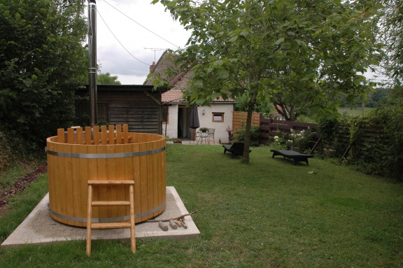 Vrijstaand vakantiehuis gite Auvergne Frankrijk hottub zwembad Au Chabrol - Afbeelding 6