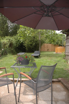 Vrijstaand vakantiehuis gite Auvergne Frankrijk hottub zwembad Au Chabrol - Afbeelding 2