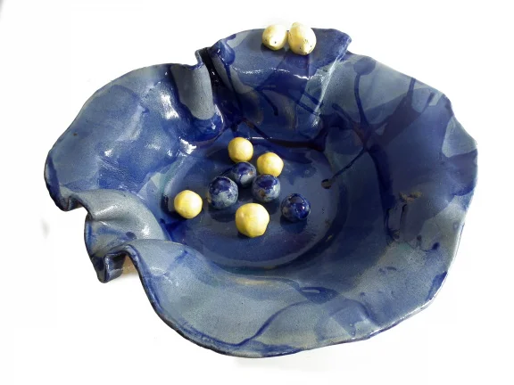 Blauwe schaal van keramiek