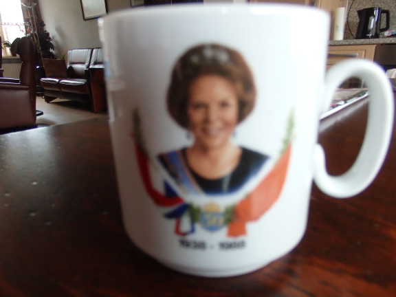 Beker - Koningin Beatrix 50 jaar - 1938-1988. - Afbeelding 2