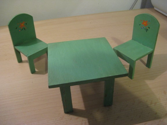 Voor in het poppenhuis...een antieke franse keuken tafel met 2 stoelen...Jaren 30! - nr. 1