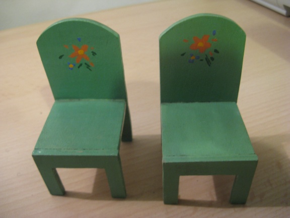 Voor in het poppenhuis...een antieke franse keuken tafel met 2 stoelen...Jaren 30! - Afbeelding 3