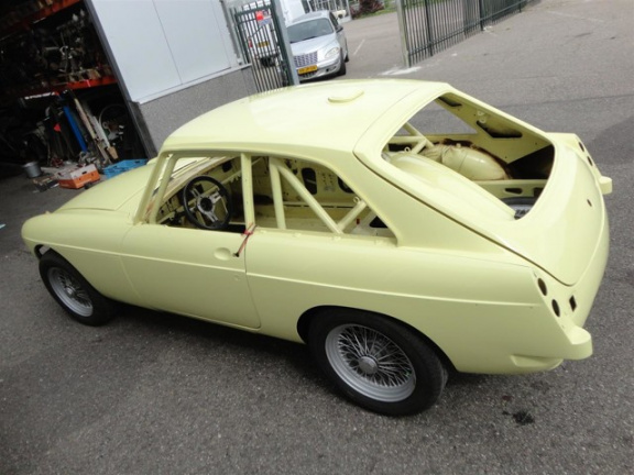 MG B type - 1.8 GT restauratie gestart: gespoten body inclusief Motor - Afbeelding 6