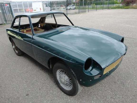 MG B type - 1.8 GT gespoten body met chassis - Afbeelding 3