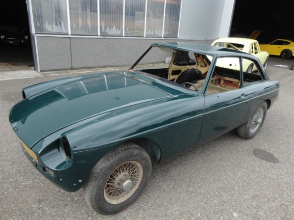 MG B type - 1.8 GT gespoten body met chassis - Afbeelding 2