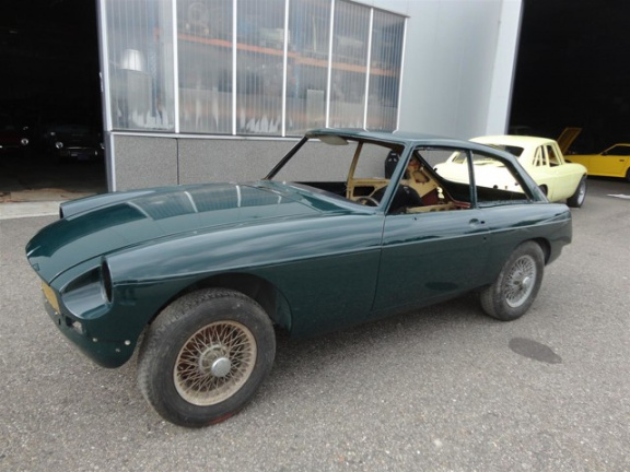MG B type - 1.8 GT gespoten body met chassis - nr. 1