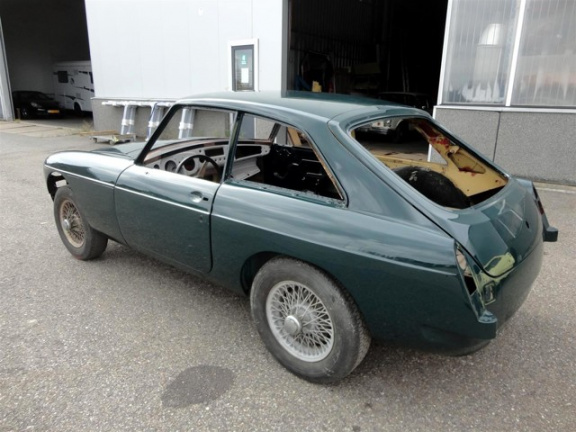 MG B type - 1.8 GT gespoten body met chassis - Afbeelding 4