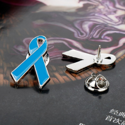 blue ribbon speldje emaille pin broche button donkerblauw lintje ME/CVS AWARENESS ribbon - Afbeelding 3