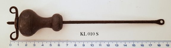 Haanslinger (klootje) KL 010 vierkant gesmeed met vierkantedraad