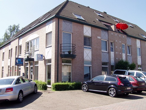 Handelspand met parkeerplaatsen!!!