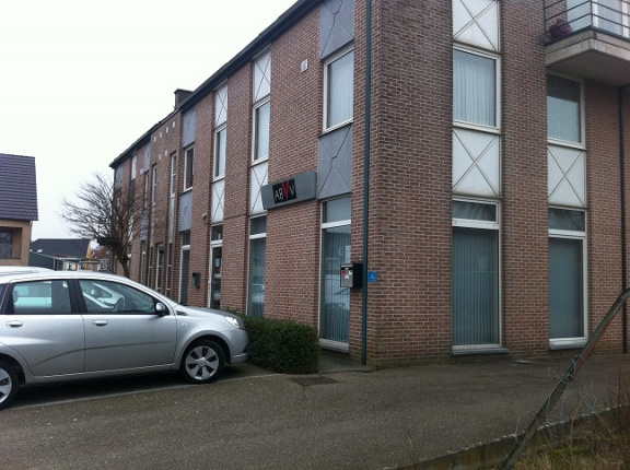 Handelspand met parkeerplaatsen!!!