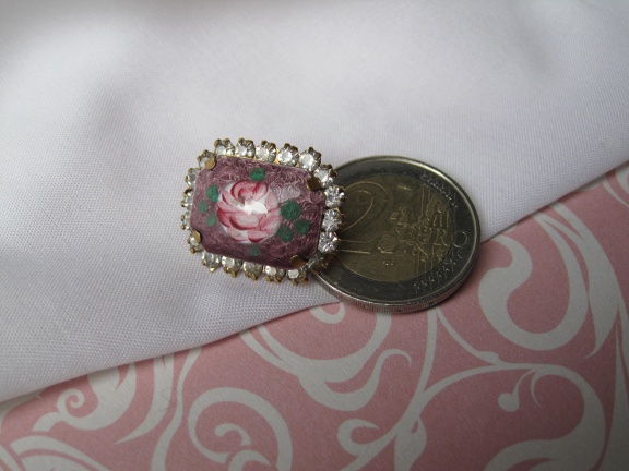Broche antiek paars roze emaille roos met kristal rijnsteentjes rand 2.3x1.8 cm. - Afbeelding 2