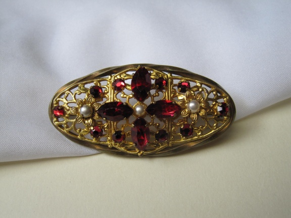 Broche antiek met robijn rood kristal rijnstenen en drie parelkralen 5.3x2.6 cm - Afbeelding 6