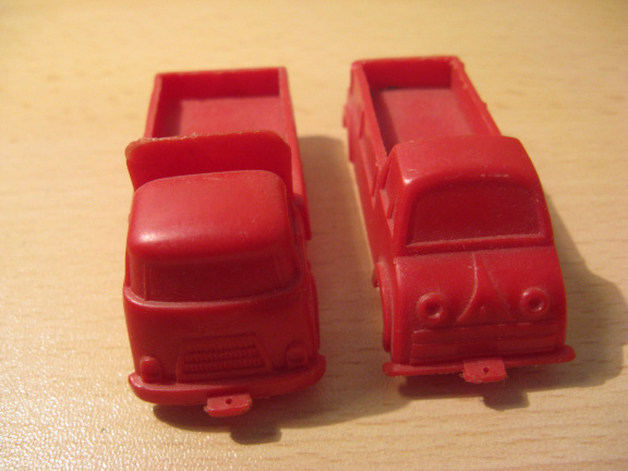 Twee oude plastic vracht autootjes uit de jaren '50 - Afbeelding 3