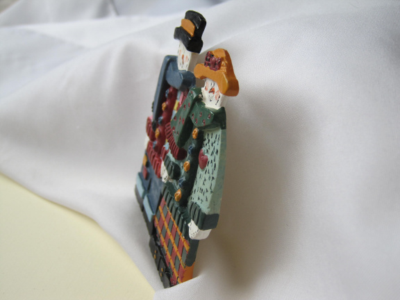 Broche antiek meneer en mevrouw sneeuwpop in winter kleding 7.5x6.0 cm - Afbeelding 4