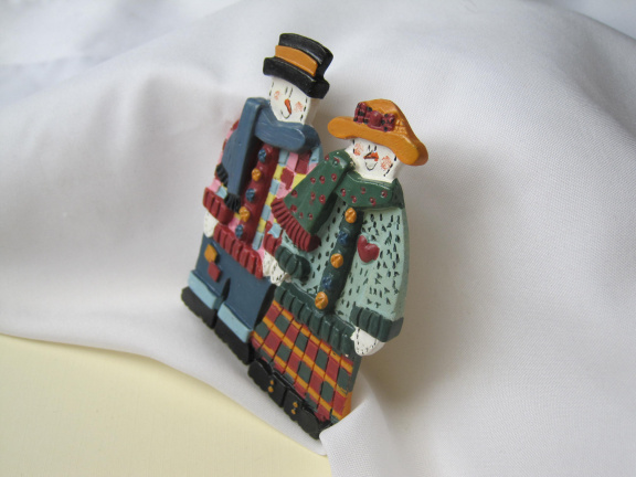 Broche antiek meneer en mevrouw sneeuwpop in winter kleding 7.5x6.0 cm - Afbeelding 6