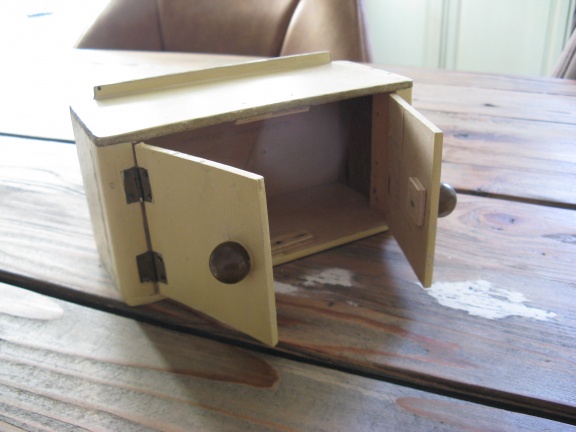 Voor in het poppenhuis...een antieke franse commode...Jaren 30/40! - Afbeelding 2