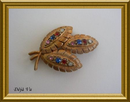 Oude broche met gekleurde steentjes - nr. 1
