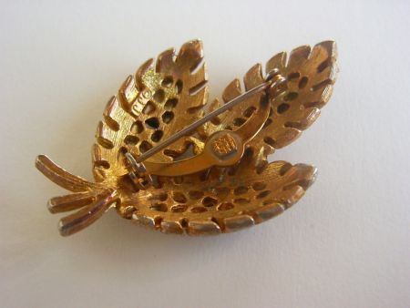 Oude broche met gekleurde steentjes - Afbeelding 3