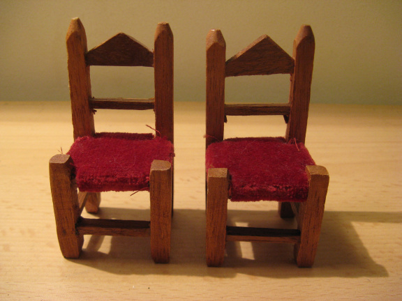 Voor in het poppenhuis...2 stoeltjes voor in de woonkamer...jaren 50/60! - nr. 1