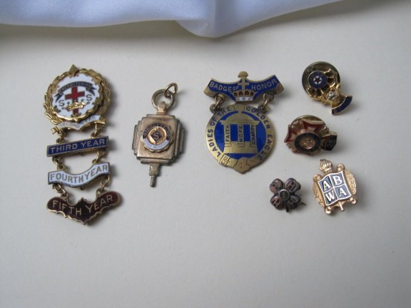 Lotje emaille medailles en broches 7 stuks - Afbeelding 6
